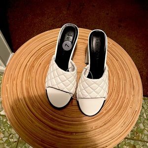 Wild Diva loving shoe, white heeled shoe. Size-7